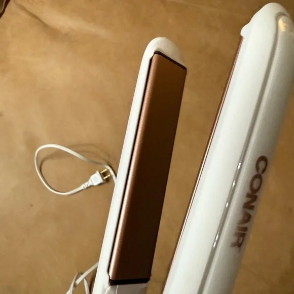 Conair Double Ceramic Flat Iron 1-inch Digital Flat Iron Used A Handful Of Times - Picture 5 of 7